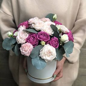 Милая коробка из кустовых роз