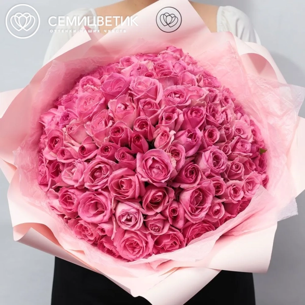 Букет из 101 розовой розы 35-40 см (Россия) в сиреневой пленке