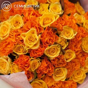 Букет из 51 оранжевой и желтой розы 35-40 см (Россия)