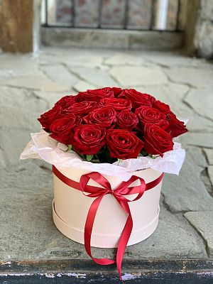 Шляпнная коробка с розами
