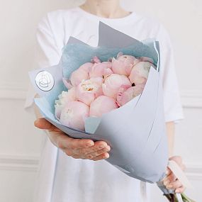 Букет на годовщину свадьбы  из 11 нежно-розовых пионов Gardenia Premium