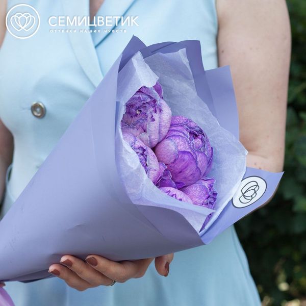 Букет из 5 фиолетовых пионов Premium в сиреневой пленке