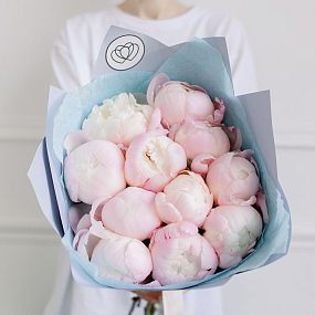 Букет на годовщину свадьбы  из 11 нежно-розовых пионов Gardenia Premium