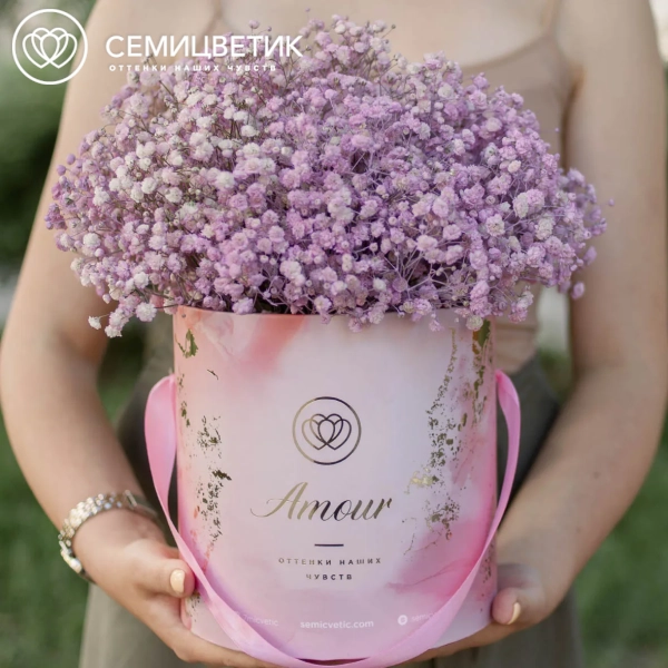 Букет в розовой шляпной коробке Amour Mini из 9 розовых гипсофил