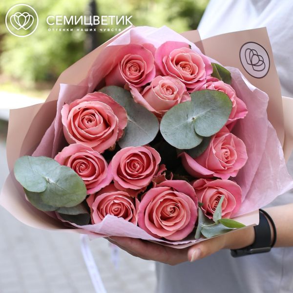 Букет из 11 роз (Эквадор) 50 см Hermosa с эвкалиптом