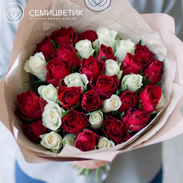 Букет из 35 красных и белых роз микс (Кения) 40 см Standart