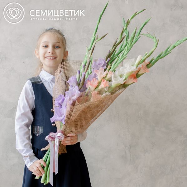Букет из 9 гладиолусов