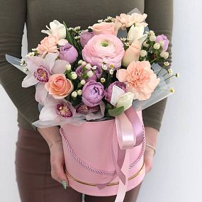 Композиция в шляпной коробке