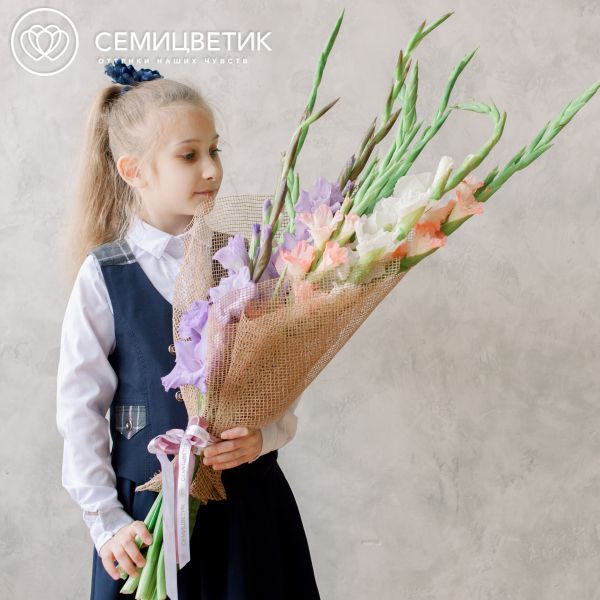 Букет из 9 гладиолусов