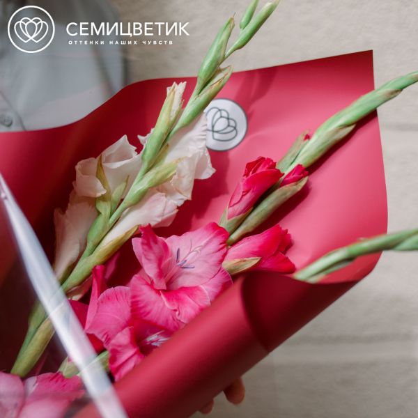  Букет из 3 гладиолусов микс в упаковке