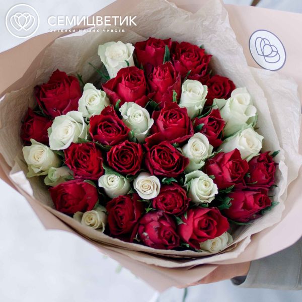 Букет из 35 красных и белых роз микс (Кения) 40 см Standart